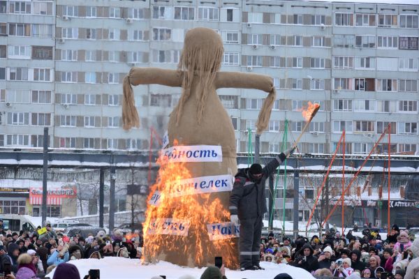 Гимн весне: в Набережных Челнах празднуют Широкую Масленицу Гимн весне: в Набережных Челнах празднуют Широкую Масленицу
