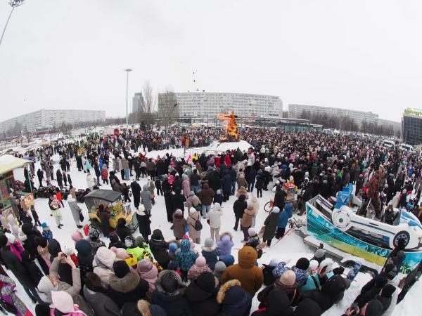 Гимн весне: в Набережных Челнах празднуют Широкую Масленицу Гимн весне: в Набережных Челнах празднуют Широкую Масленицу