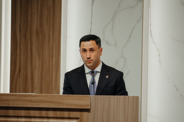 &laquo;Я ответил на вопрос, который тебе задавали? Все, что полегче &ndash; я отвечу. Что сложнее &ndash; давай ты&raquo; 