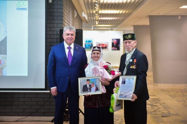 Парад любви: в Набережных Челнах чествуют свадебных юбиляров 