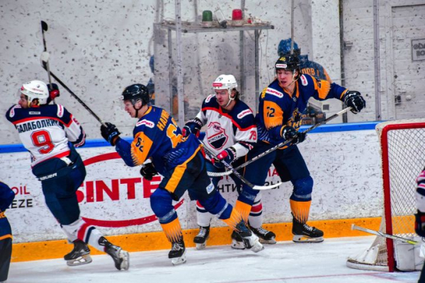 «Может кто-то проклял нас»: ХК «Челны» уступил «Кристаллу» на домашнем льду «Может кто-то проклял нас»: ХК «Челны» уступил «Кристаллу» на домашнем льду