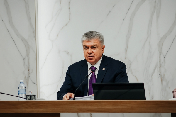 &laquo;Я ответил на вопрос, который тебе задавали? Все, что полегче &ndash; я отвечу. Что сложнее &ndash; давай ты&raquo; 