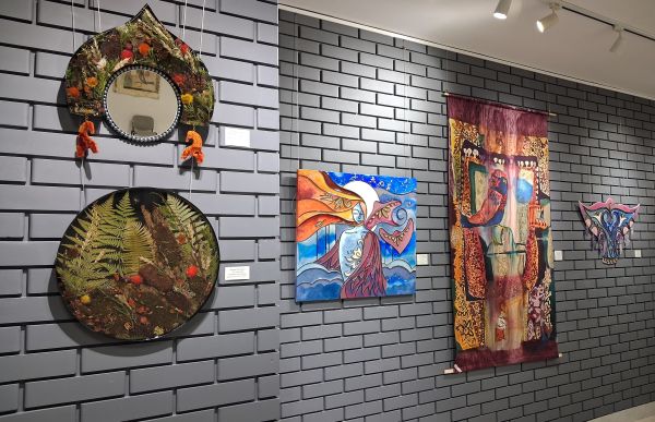 &laquo;Лес сказаний&raquo;: в Набережных Челнах началась выставка местных живописцев 