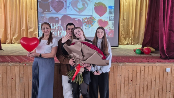 Сотрудник полиции и медработник обручились в школе Челнов, где познакомились Сотрудник полиции и медработник обручились в школе Челнов, где познакомились