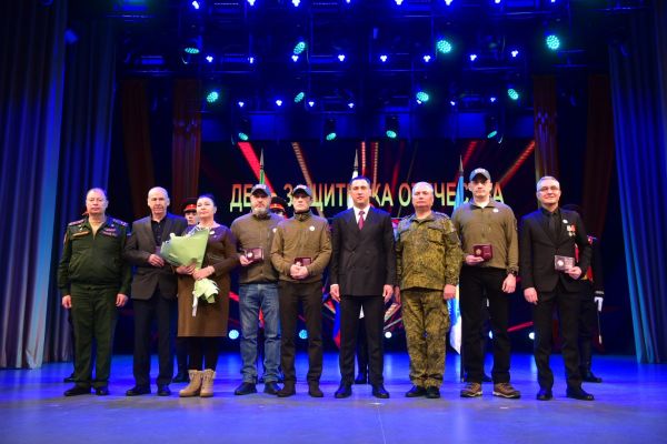 В Набережных Челнах одарили военных 