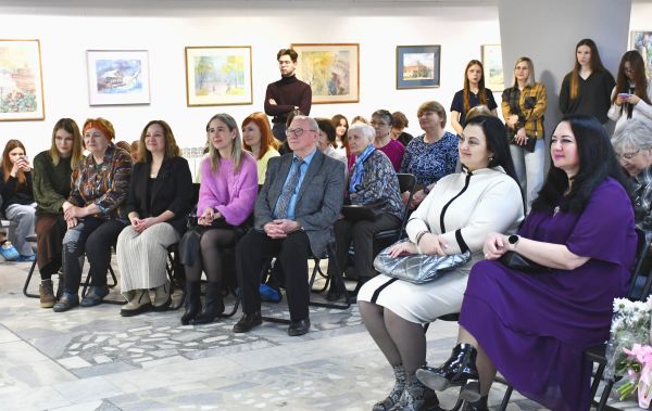 &laquo;В ритме сердца&raquo;: в картинной галерее открылась выставка Лилии Мустафиной-Хазиевой 