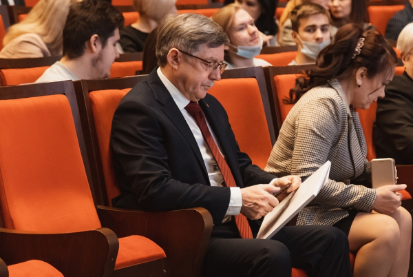 «Естественно, положение дел настораживает – а туда ли направляются средства? Вопрос долгов проработаем с новым управлением» «Естественно, положение дел настораживает – а туда ли направляются средства? Вопрос долгов проработаем с новым управлением»