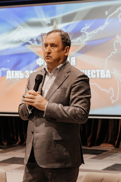 «Будучи на передовой, нам принципиально чувствовать поддержку родных, коллег, компании…» «Будучи на передовой, нам принципиально чувствовать поддержку родных, коллег, компании…»