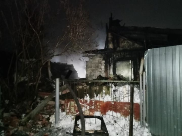 Под Челнами на глазах у хозяина сгорел 2-этажный дачный дом