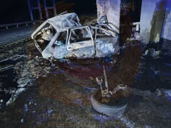 В Татарстане юный шофер умер после съезда с дороги и наезда на опору моста