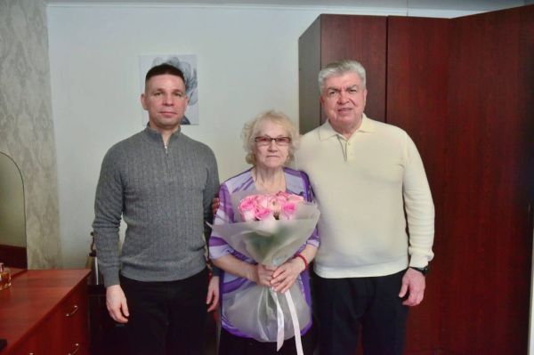 Наиль Магдеев поздравил Ольгу Чебневу с наступающим Международным женским днем 