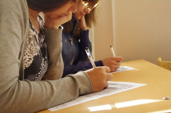 Школа, стресс и баллы: выпускники ассоциируют ЕГЭ и экзамены советского эталона Школа, стресс и баллы: выпускники ассоциируют ЕГЭ и экзамены советского эталона