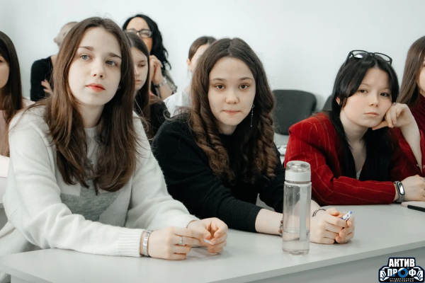 В Набережных челнах Фестиваль языков собрал более 200 школьников В Набережных челнах Фестиваль языков собрал более 200 школьников