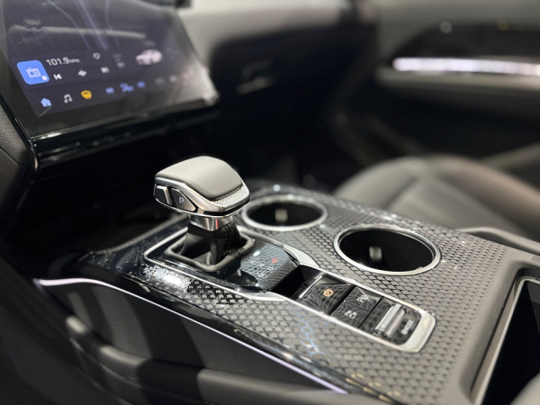 Красное Знамя премиума: почему HONGQI принуждает осуществить пересмотр восприятия о люксе Красное Знамя премиума: почему HONGQI принуждает осуществить пересмотр восприятия о люксе