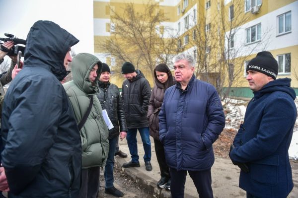 Наиль Магдеев оценил ход благоустройства 14-го комплекса в Комсомольском районе Наиль Магдеев оценил ход благоустройства 14-го комплекса в Комсомольском районе