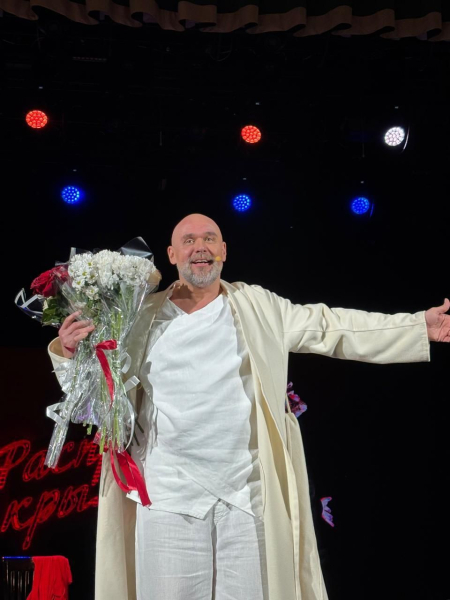 В Челнах актер Максим Аверин довел зрительниц до слез