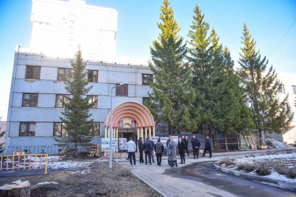 «Станет подарком всем жителям»: Наиль Магдеев проинспектировал ремонт «Замана» «Станет подарком всем жителям»: Наиль Магдеев проинспектировал ремонт «Замана»