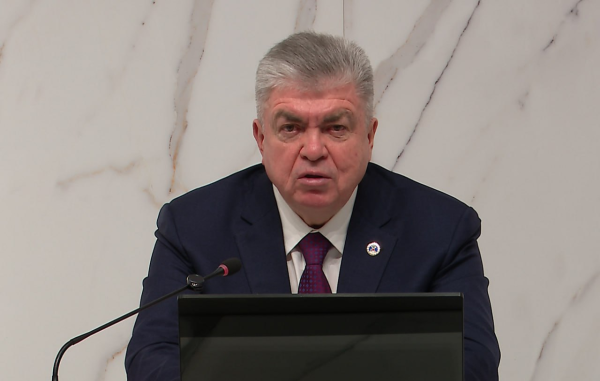 Глава города Челнов дал поручение готовиться к преждевременному паводку из-за ледохода ранее положенной даты Глава города Челнов дал поручение готовиться к преждевременному паводку из-за ледохода ранее положенной даты