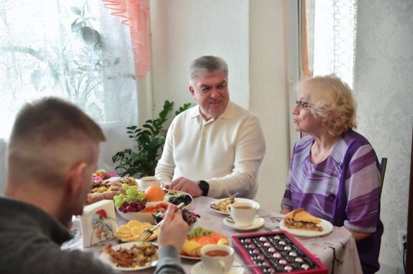 Наиль Магдеев поздравил Ольгу Чебневу с наступающим Международным женским днем 