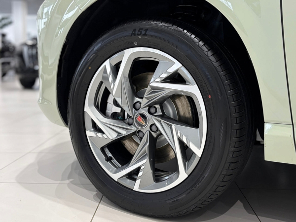 Красное Знамя премиума: почему HONGQI принуждает осуществить пересмотр восприятия о люксе Красное Знамя премиума: почему HONGQI принуждает осуществить пересмотр восприятия о люксе