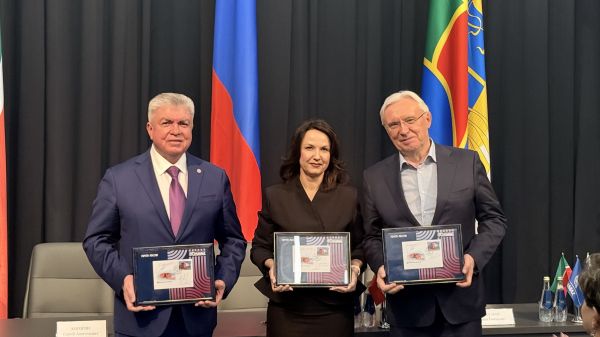 В Набережных Челнах произошло праздничное гашение марки к 50-летию первого КАМАЗа 