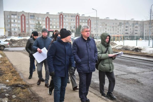 Наиль Магдеев оценил ход благоустройства 14-го комплекса в Комсомольском районе Наиль Магдеев оценил ход благоустройства 14-го комплекса в Комсомольском районе