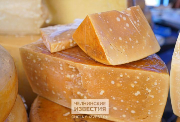 Челнинские Бонни и Клайд вынесли из магазина сыры на 7 тысяч рублей Челнинские Бонни и Клайд вынесли из магазина сыры на 7 тысяч рублей