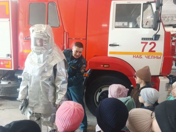Молодые челнинцы узнали о работе спасателей с внутренней стороны 