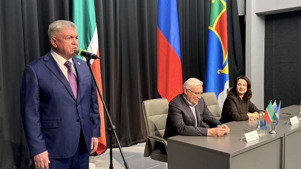 В Набережных Челнах произошло праздничное гашение марки к 50-летию первого КАМАЗа 