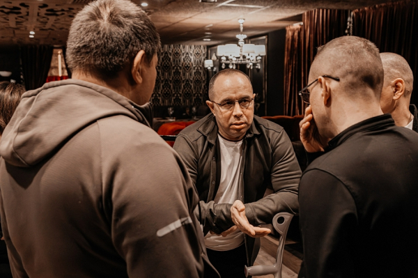 «Будучи на передовой, нам принципиально чувствовать поддержку родных, коллег, компании…» «Будучи на передовой, нам принципиально чувствовать поддержку родных, коллег, компании…»