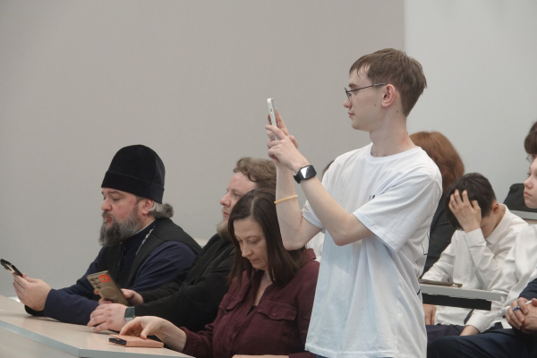 Математик Алексей Савватеев: «Телефон своим детям я запрещаю» Математик Алексей Савватеев: «Телефон своим детям я запрещаю»