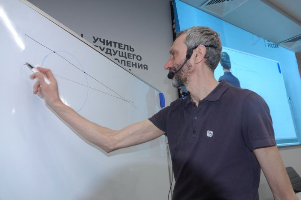 Математик Алексей Савватеев: «Телефон своим детям я запрещаю» Математик Алексей Савватеев: «Телефон своим детям я запрещаю»