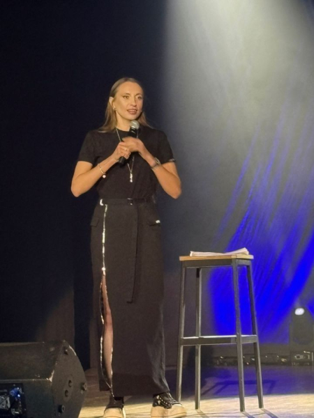 Вика Складчикова на выступлении в Челнах подтвердила, что развелась с супругом