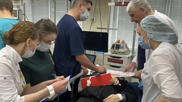 Врачи Челнов выручили пострадавших после разрушения жилого дома