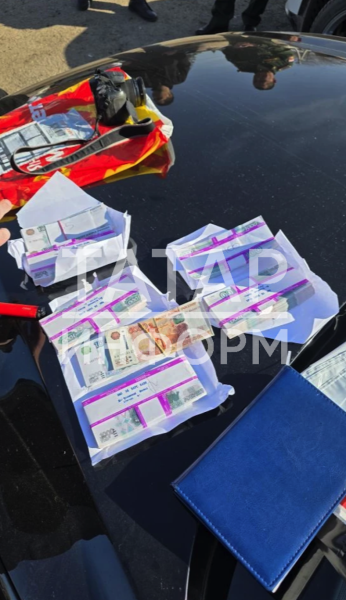 Военкома Альметьевска задержали при взятке в 700 тысяч рублей Военкома Альметьевска задержали при взятке в 700 тысяч рублей