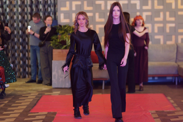 &laquo;Хрустальные принцессы&raquo;: в Челнах прошел показ мод в числе девченок-людей с ограниченными возможностями