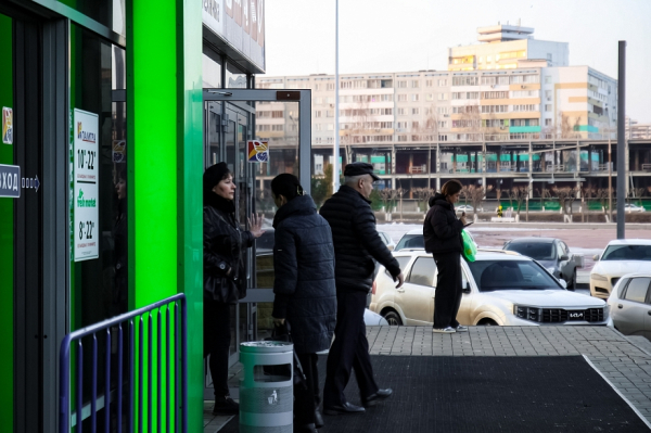 «Стукнуло по бизнесу чрезвычайно очень, почти все уходят. Торговые центры пустеют – люди уйдут в тень» «Стукнуло по бизнесу чрезвычайно очень, почти все уходят. Торговые центры пустеют – люди уйдут в тень»