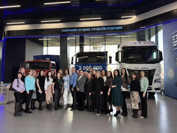 Администрация Центрального района посетила Визит-центр КАМАЗа Администрация Центрального района посетила Визит-центр КАМАЗа