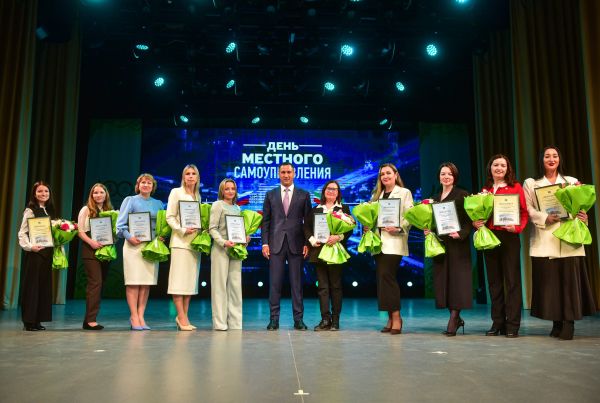 В Набережных Челнах одарили городских служащих 