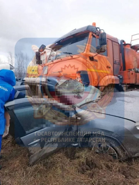 В Татарстане в аварии с грузовым автомобилем жертвами стали двое людей В Татарстане в аварии с грузовым автомобилем жертвами стали двое людей