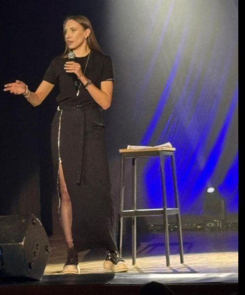 Вика Складчикова на выступлении в Челнах подтвердила, что развелась с супругом