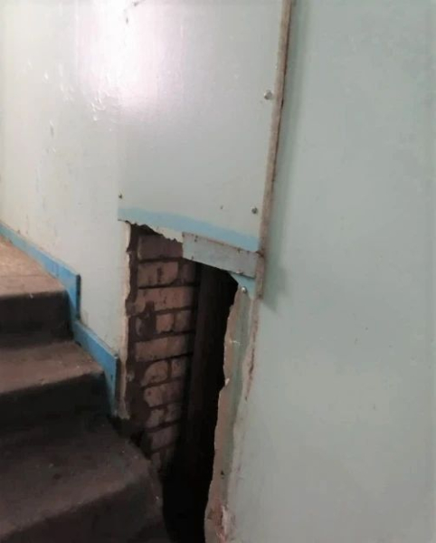 Управляющую компанию в Челнах оштрафовали за обшарпанный подъезд Управляющую компанию в Челнах оштрафовали за обшарпанный подъезд