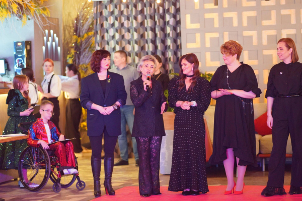 &laquo;Хрустальные принцессы&raquo;: в Челнах прошел показ мод в числе девченок-людей с ограниченными возможностями