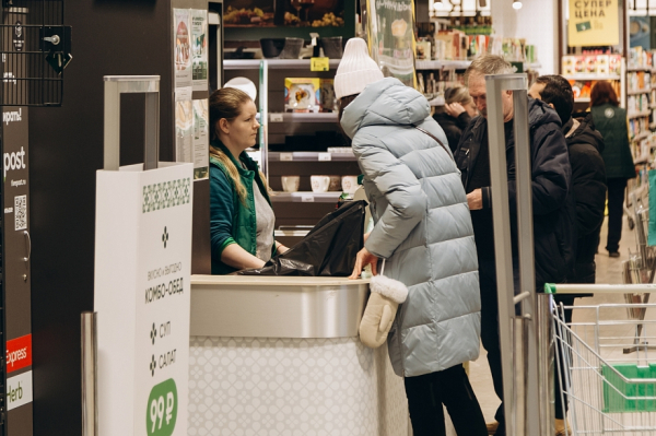«Стукнуло по бизнесу чрезвычайно очень, почти все уходят. Торговые центры пустеют – люди уйдут в тень» «Стукнуло по бизнесу чрезвычайно очень, почти все уходят. Торговые центры пустеют – люди уйдут в тень»
