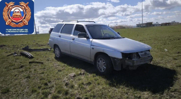 В Челнах водителя легковушки госпитализировали в БСМП после наезда на бордюр