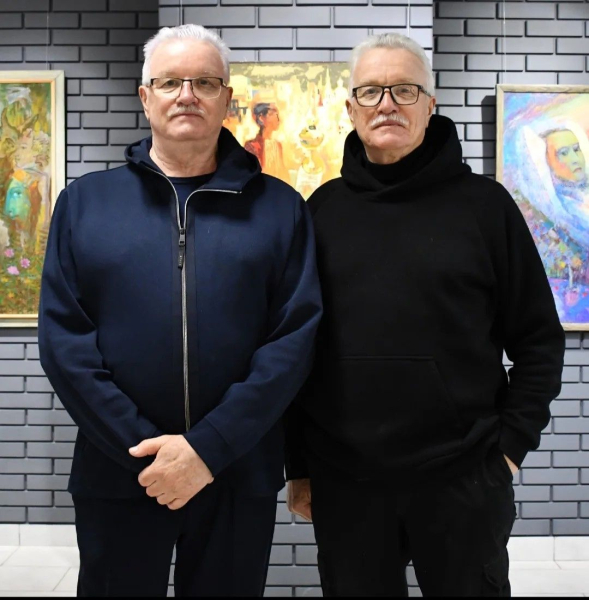 Две души: в Челнах раскрылись выставки братьев-близнецов Петровых Две души: в Челнах раскрылись выставки братьев-близнецов Петровых