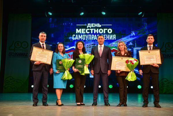 В Набережных Челнах одарили городских служащих 