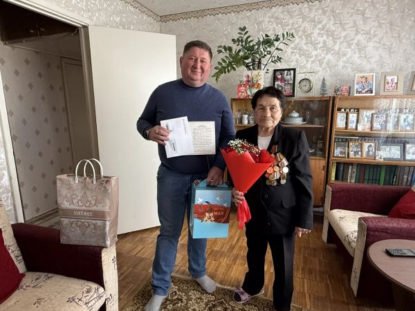 В Набережных Челнах поздравили ветерана с 96-летием 