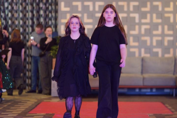 &laquo;Хрустальные принцессы&raquo;: в Челнах прошел показ мод в числе девченок-людей с ограниченными возможностями