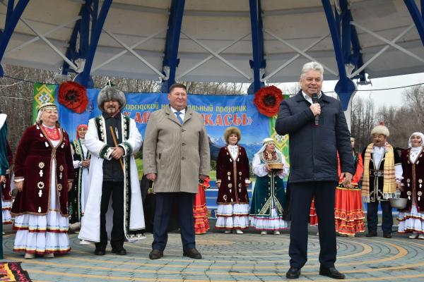 &laquo;Карга боткасы&raquo;: праздник объединил горожан в парке Победы 